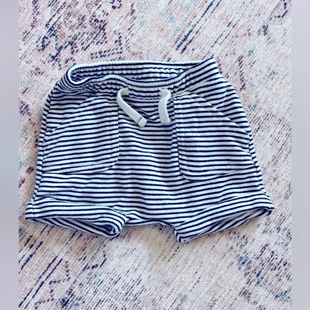 Old Navy Black and White Shorts Elastic Waistband